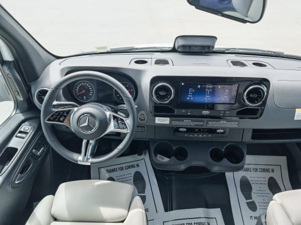 2027 Grand Design LINEAGE SERIES M 25FW FBP - Image:2