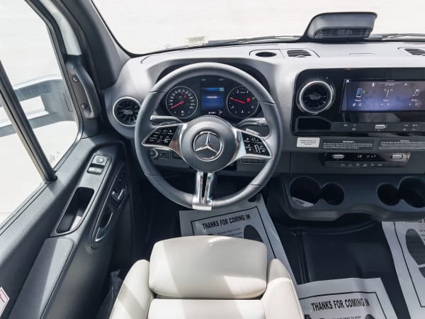 2027 Grand Design LINEAGE SERIES M 25FW FBP - Image:3