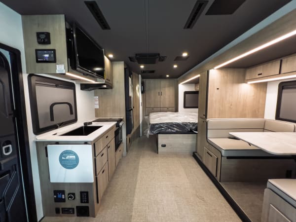 2027 Grand Design LINEAGE SERIES M 25FW FBP - Image:5