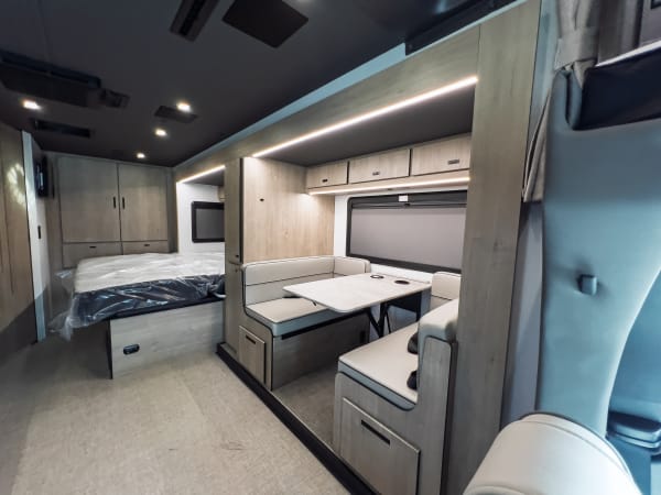 2027 Grand Design LINEAGE SERIES M 25FW FBP - Image:6