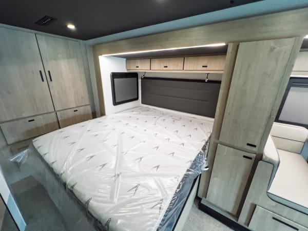 2027 Grand Design LINEAGE SERIES M 25FW FBP - Image:12