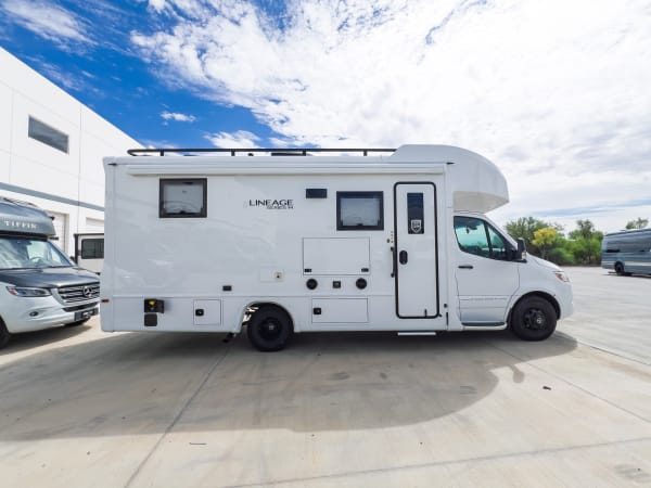 2027 Grand Design LINEAGE SERIES M 25FW FBP - Image:17