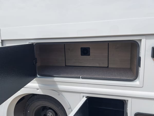 2027 Grand Design LINEAGE SERIES M 25FW FBP - Image:27