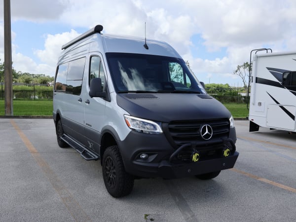 2025 Airstream INTERSTATE AWD 19X AWD - Image:1