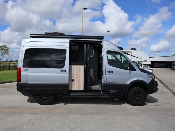 2025 Airstream INTERSTATE AWD 19X AWD - Image:17