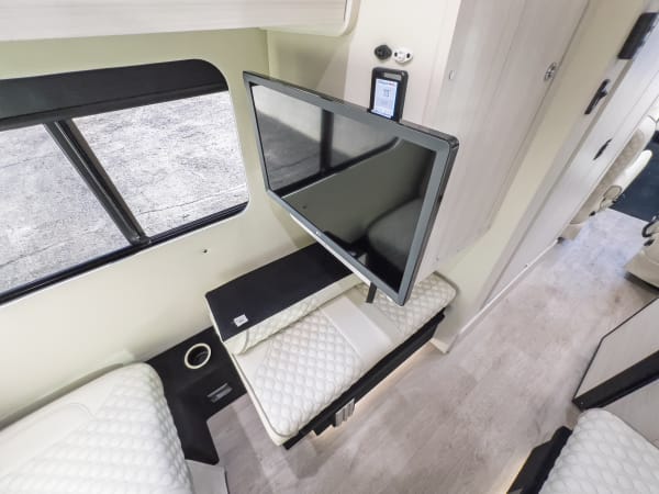 2026 Midwest Automotive Designs HERITAGE MD4 RWD | La Mesa RV | RecVan