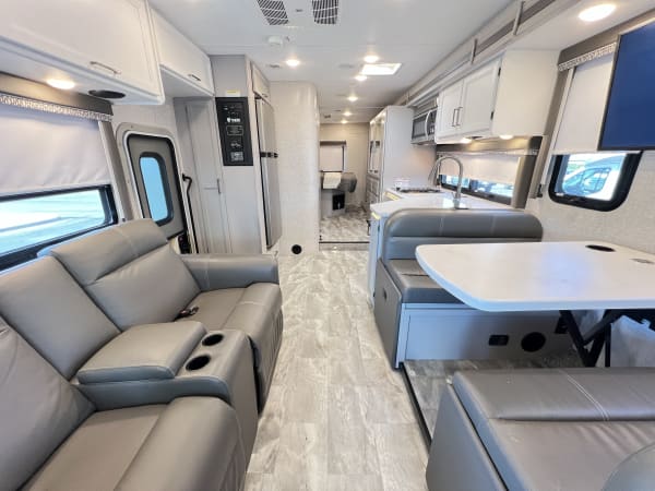 2024 Thor Motor Coach QUANTUM 31WS | La Mesa RV | RecVan