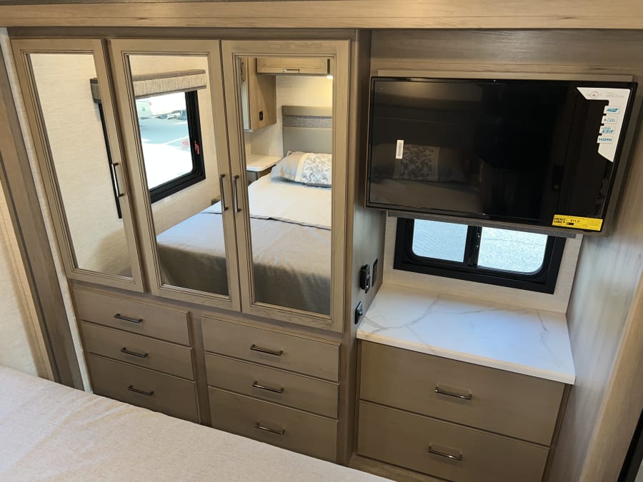 2026 Thor Motor Coach ACE — photo 25 view