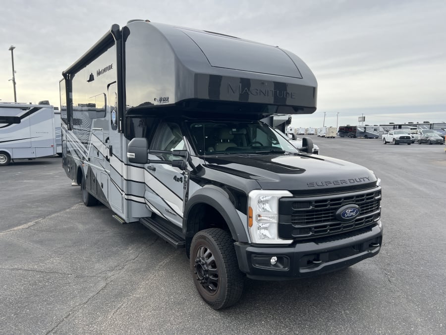2027 Thor Motor Coach MAGNITUDE GRAND