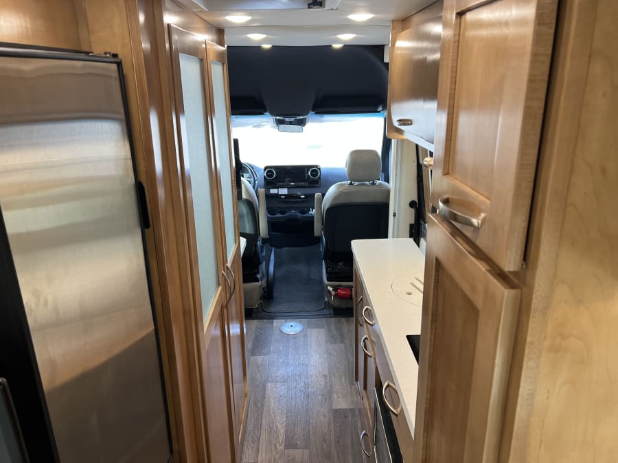 2020 Coachmen GALLERIA — rear three-quarter view