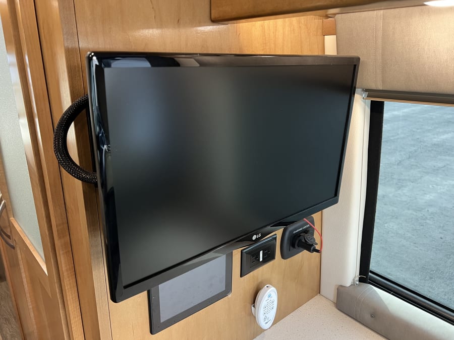 2020 Coachmen GALLERIA — engine compartment view