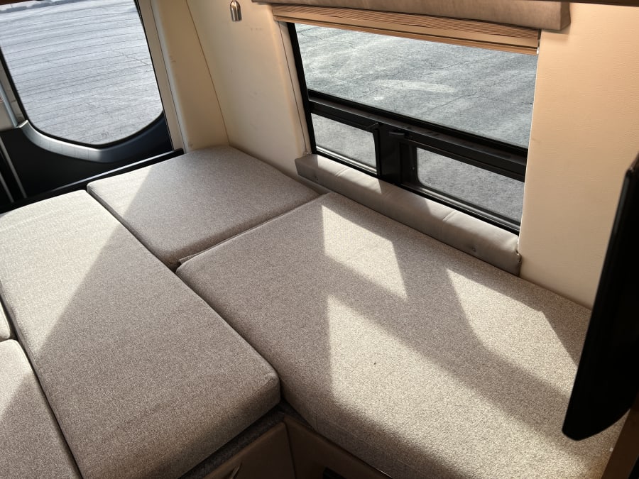 2020 Coachmen GALLERIA — photo 16 view
