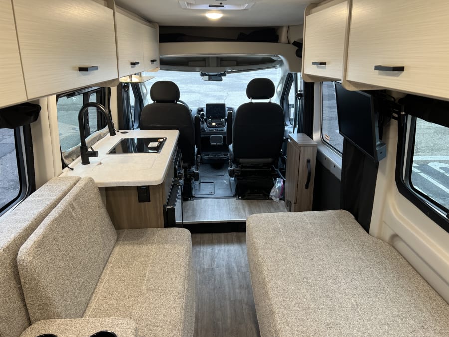 2024 Thor Motor Coach DAZZLE — rear three-quarter view