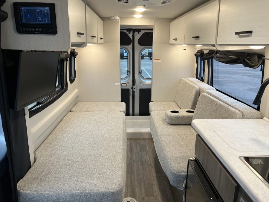 2024 Thor Motor Coach DAZZLE — interior view