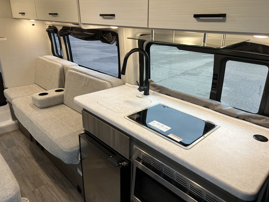 2024 Thor Motor Coach DAZZLE — detail view