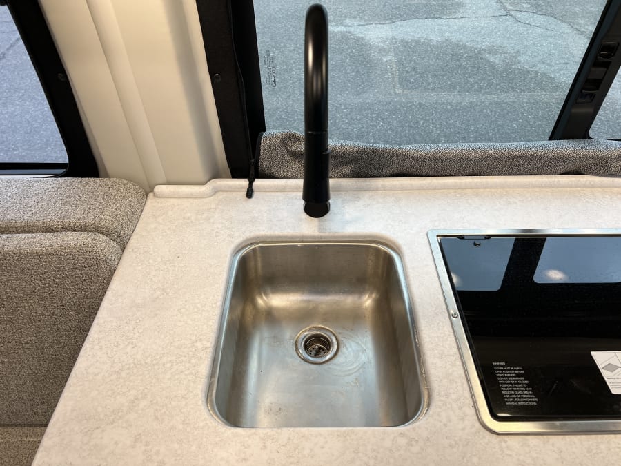 2024 Thor Motor Coach DAZZLE — photo 7 view
