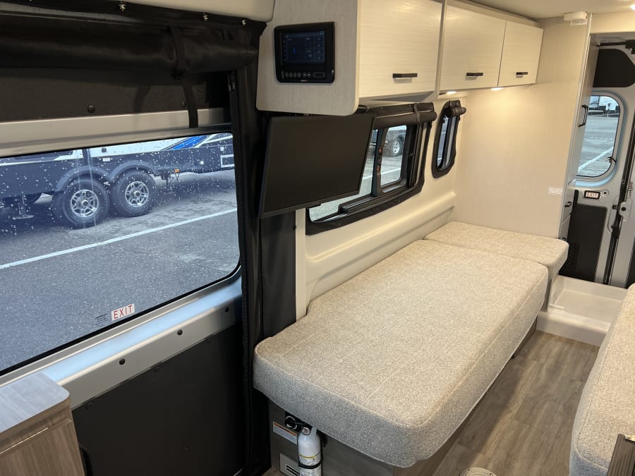 2024 Thor Motor Coach DAZZLE — photo 9 view