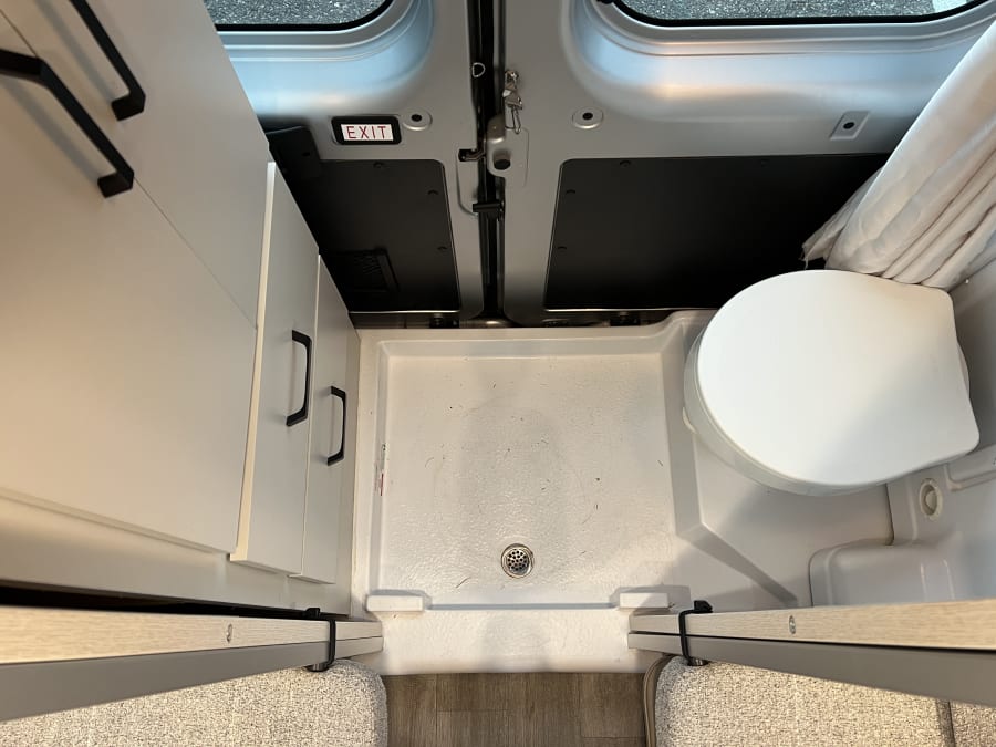 2024 Thor Motor Coach DAZZLE — photo 15 view