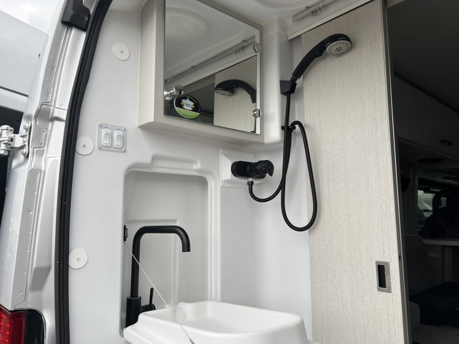 2024 Thor Motor Coach DAZZLE — photo 16 view