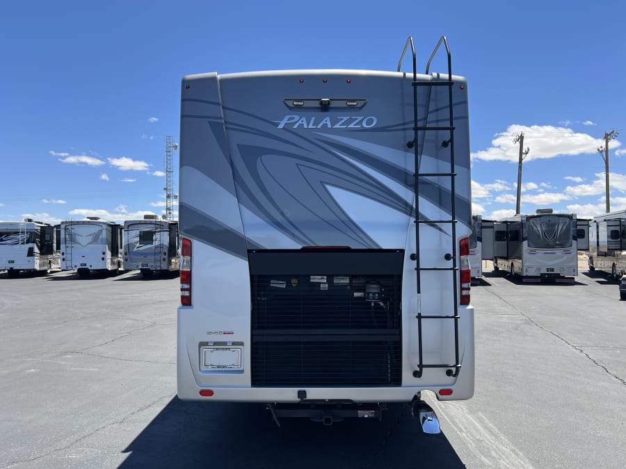 2023 Thor Motor Coach PALAZZO — photo 36 view
