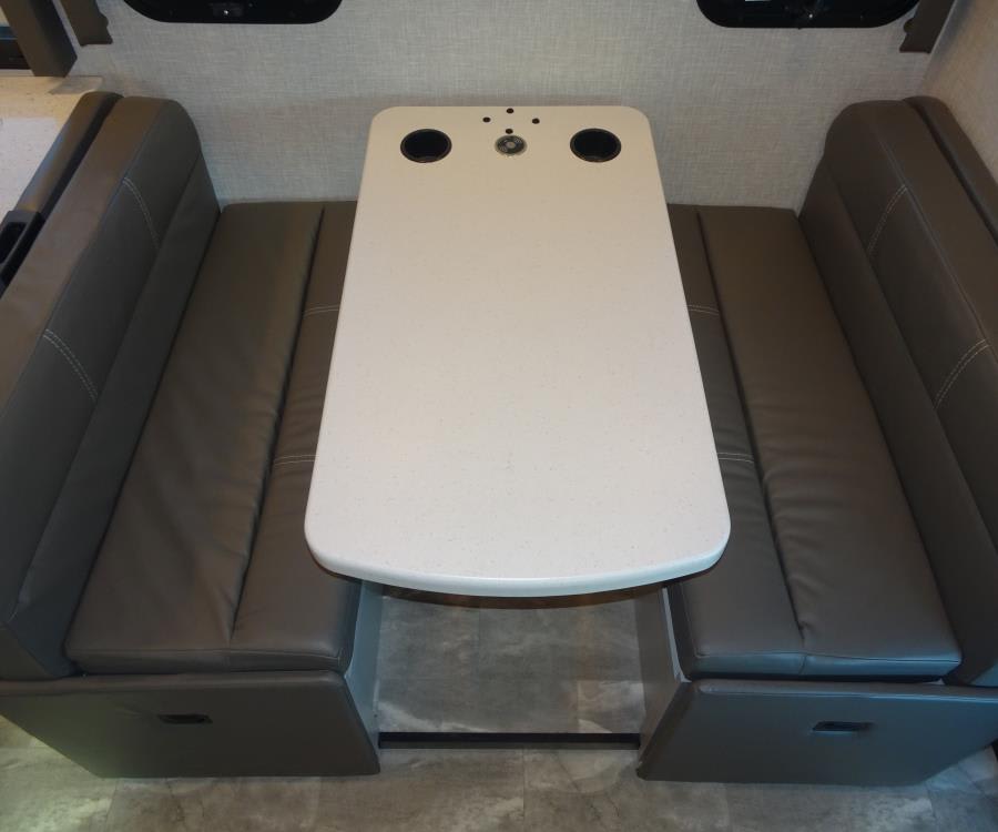 2023 Thor Motor Coach QUANTUM — photo 8 view