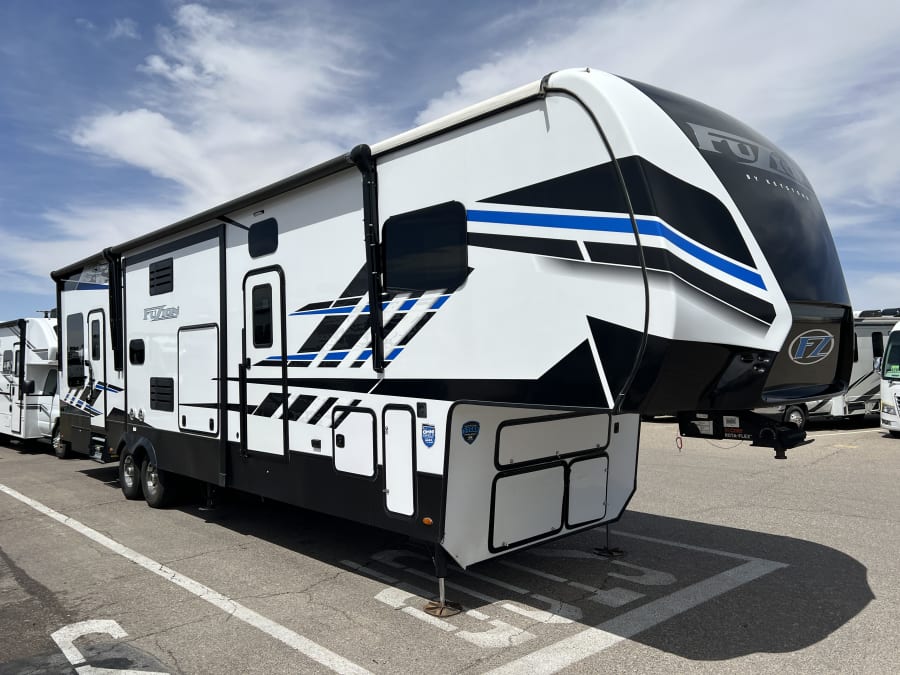 2023 Keystone FUZION