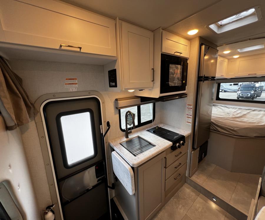 2026 Thor Motor Coach CHATEAU — photo 7 view