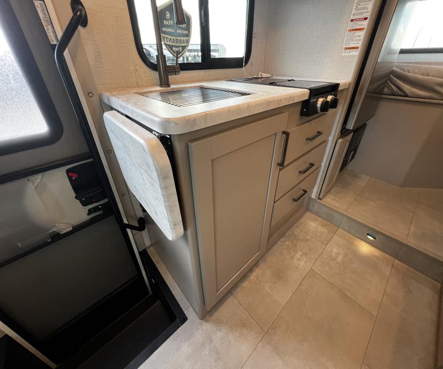 2026 Thor Motor Coach CHATEAU — photo 8 view
