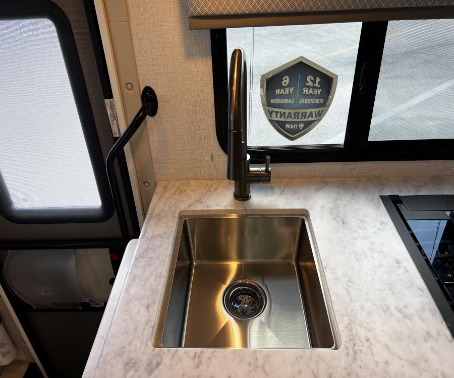 2026 Thor Motor Coach CHATEAU — photo 9 view