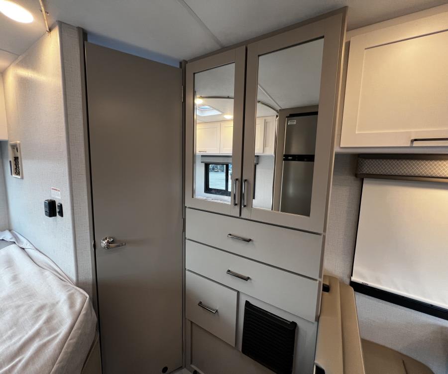 2026 Thor Motor Coach CHATEAU — photo 15 view