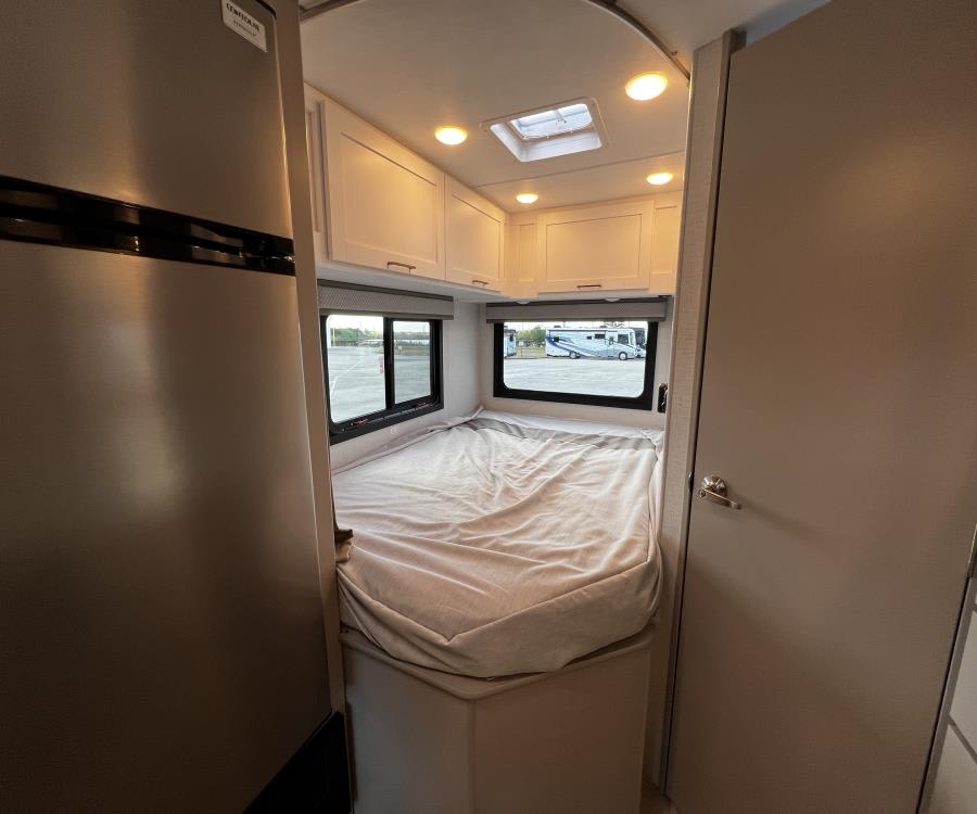 2026 Thor Motor Coach CHATEAU — photo 18 view