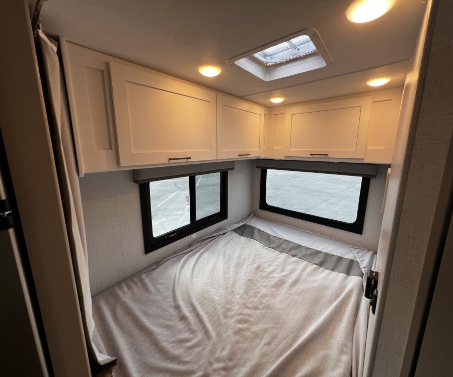 2026 Thor Motor Coach CHATEAU — photo 19 view