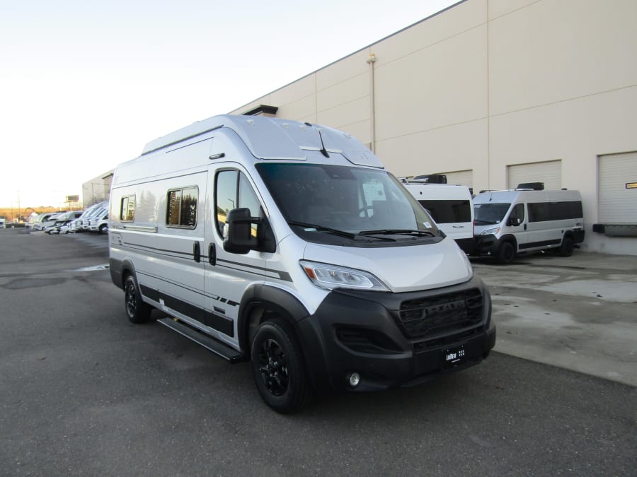 2026 Winnebago SOLIS