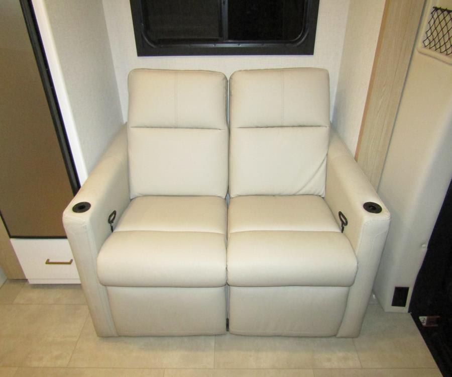 2026 Thor Motor Coach CHATEAU SPRINTER — photo 8 view