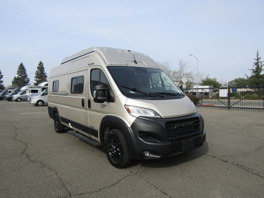 2026 Winnebago SOLIS