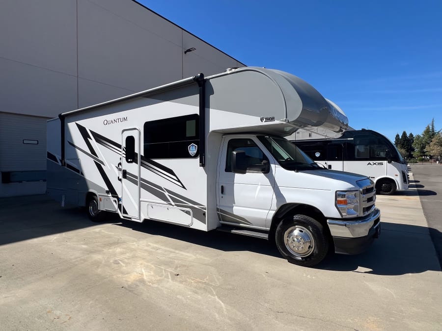 2026 Thor Motor Coach QUANTUM