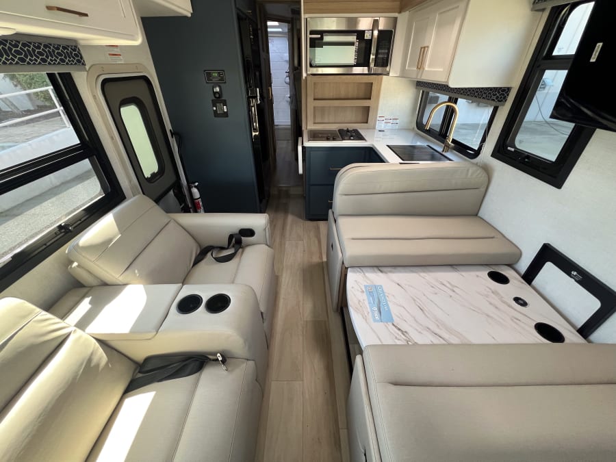 2026 Thor Motor Coach QUANTUM — rear three-quarter view