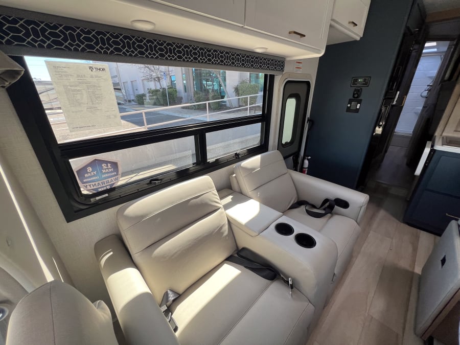 2026 Thor Motor Coach QUANTUM — interior view