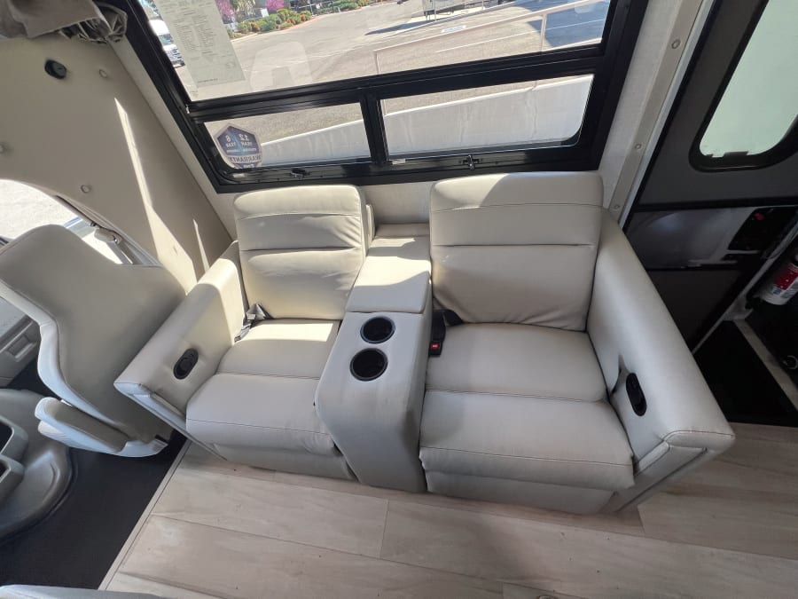2026 Thor Motor Coach QUANTUM — detail view