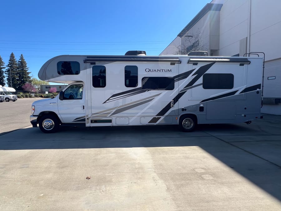 2026 Thor Motor Coach QUANTUM — photo 19 view