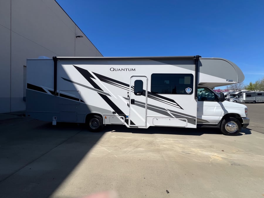 2026 Thor Motor Coach QUANTUM — photo 21 view
