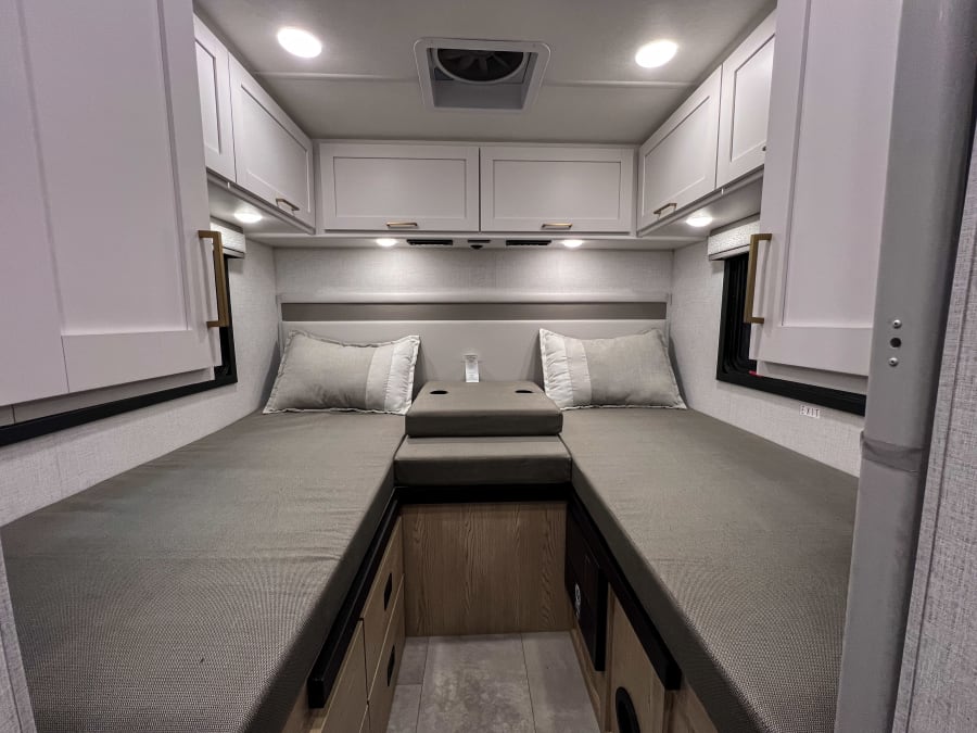 2026 Thor Motor Coach CHATEAU SPRINTER — photo 16 view