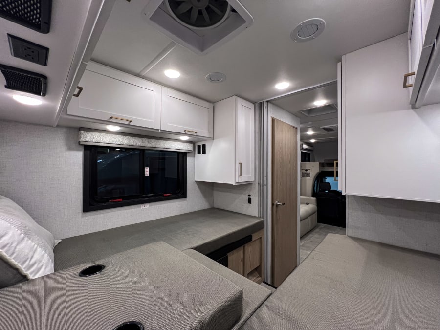 2026 Thor Motor Coach CHATEAU SPRINTER — photo 17 view