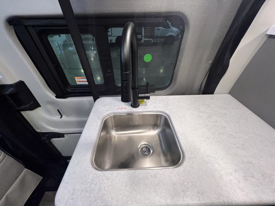 2026 Thor Motor Coach PALLADIUM — photo 8 view