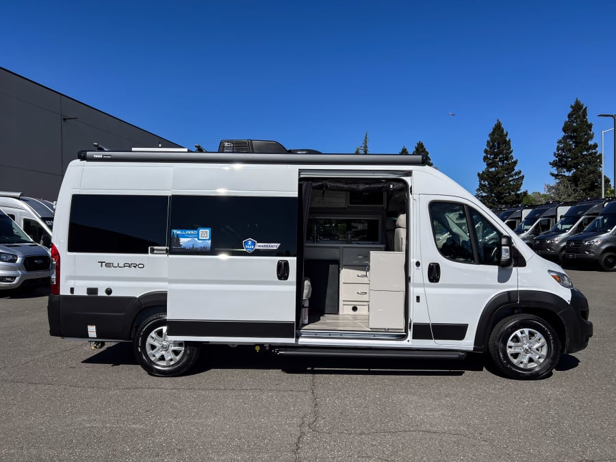 2026 Thor Motor Coach TELLARO — photo 15 view