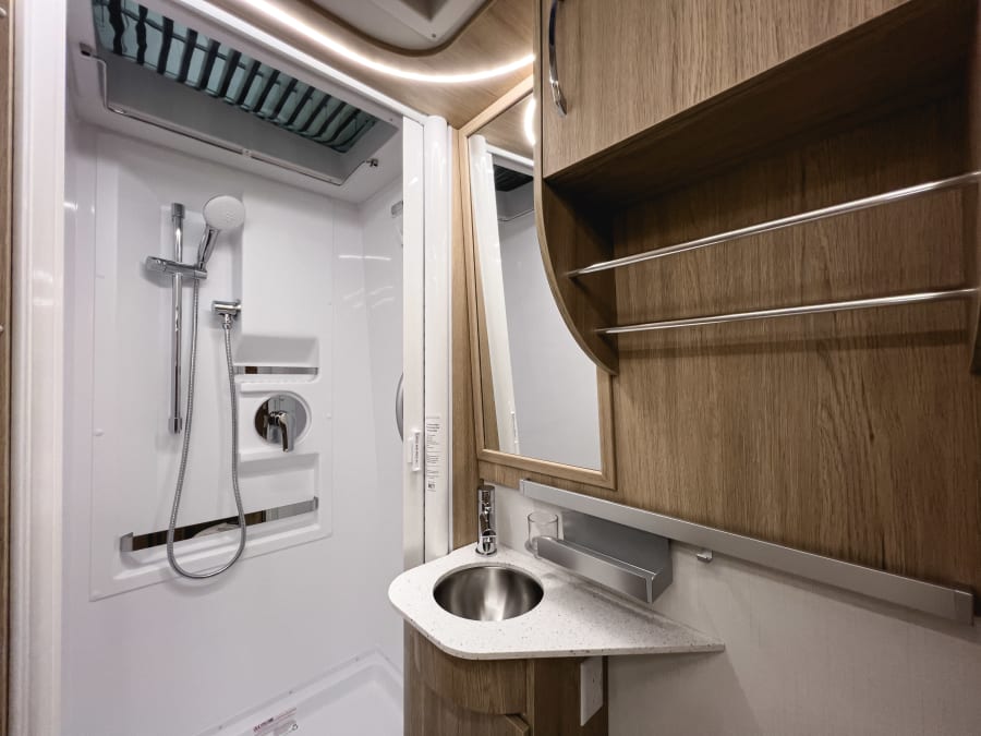 2026 Leisure Travel Vans UNITY — photo 20 view