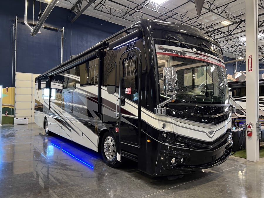 2027 Fleetwood DISCOVERY