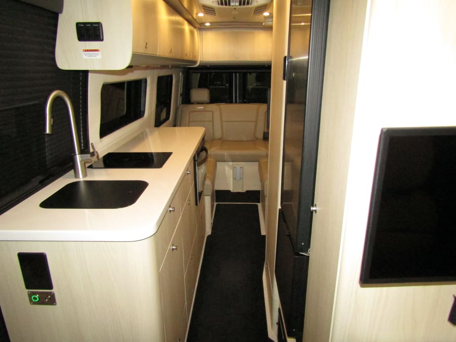 2024 Airstream INTERSTATE — detail view