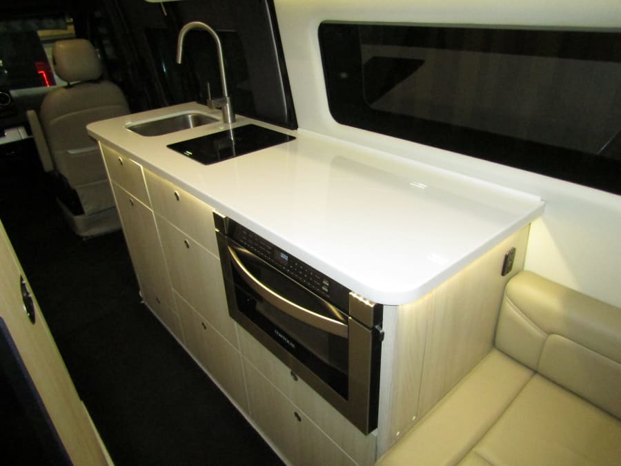 2024 Airstream INTERSTATE — engine compartment view