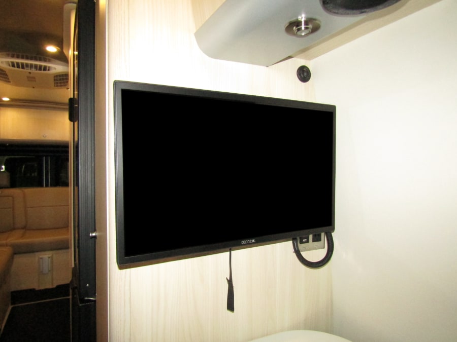 2024 Airstream INTERSTATE — photo 7 view